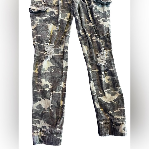 ALMOST FAMOUS
Juniors' Faux Cargo Pocket Joggers Size Small - Picture 4 of 15